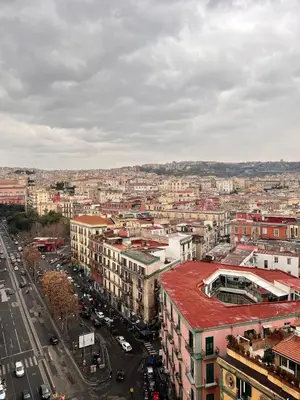 Vista generica su Napoli o vista sulla città dall'interno del bed & breakfast