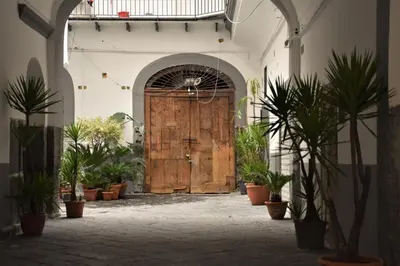 Facciata o entrata di Varriale Apartaments 2,0 free parking for small cars only