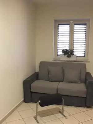Area soggiorno di Napoli sotterranea apartment