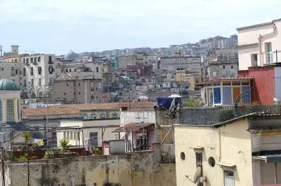 Vista generica su Napoli o vista sulla città dall'interno del bed & breakfast