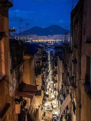 Vista generica su Napoli o vista sulla città dall'interno del bed & breakfast