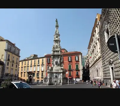 Vista generica su Napoli o vista sulla città dall'interno dell'appartamento