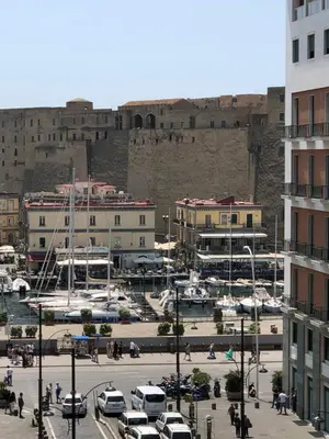 Vista generica su Napoli o vista sulla città dall'interno del bed & breakfast