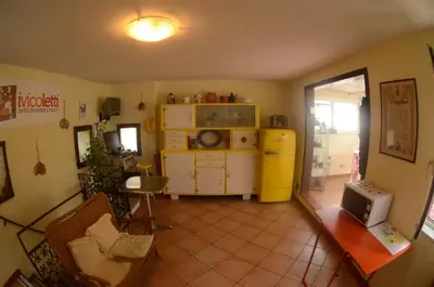 TV o dispositivi per l'intrattenimento presso Bed and Breakfast I Vicoletti Di Napoli