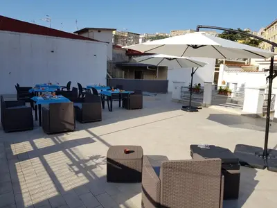 Patio o area all'aperto di Bed and Breakfast I Vicoletti Di Napoli