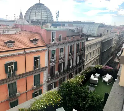 Vista generica su Napoli o vista sulla città dall'interno dell'aparthotel
