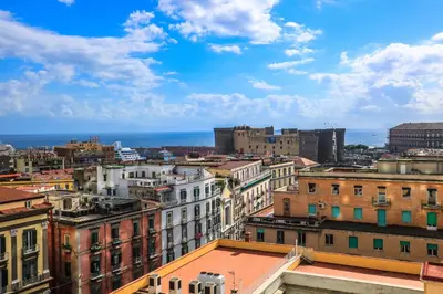 Vista generica su Napoli o vista sulla città dall'interno del bed & breakfast