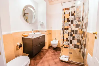 Bagno di Domus Sibyllina, Galleria Umberto I