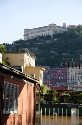 Vista generica sulle montagne o vista sulle montagne dall'interno dell'appartamento