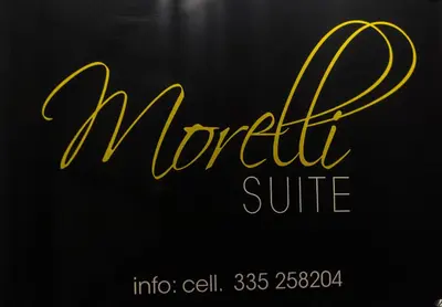 Certificato, attestato, insegna o altro documento esposto da Morelli suite