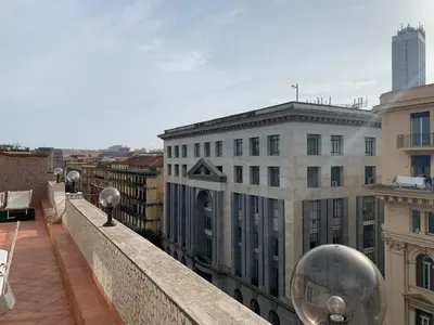 Vista generica su Napoli o vista sulla città dall'interno dell'appartamento