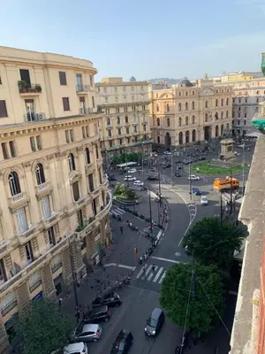 Vista generica su Napoli o vista sulla città dall'interno dell'appartamento