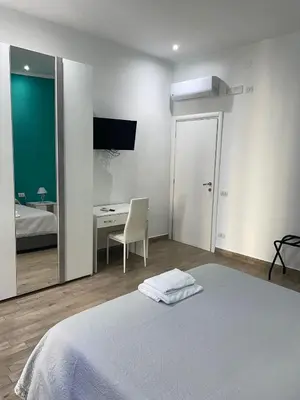 Letto o letti in una camera di Dormire a Napoli Centro Holiday House Casa Vacanza