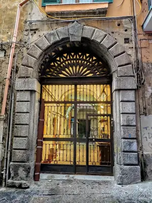 Facciata o entrata di Di affreschi e volte