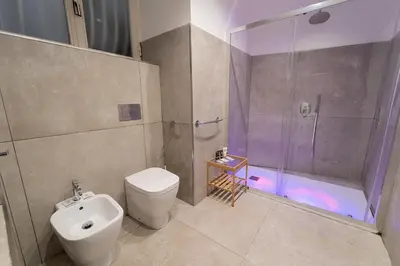 Bagno di Le 4 Stagioni Dante H Napoli Centro, by ClaPa Group