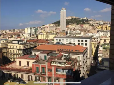 Vista generica su Napoli o vista sulla città dall'interno dell'affittacamere