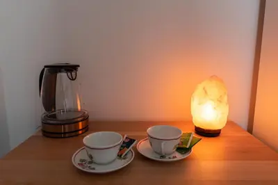 Set per la preparazione di tè e caffè presso L'Attico Fuggente