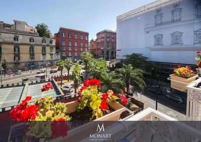 Vista generica su Napoli o vista sulla città dall'interno dell'affittacamere