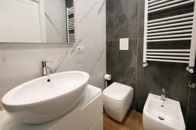 Bagno di Toledo Place
