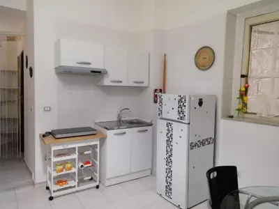Cucina o angolo cottura di otto di denari