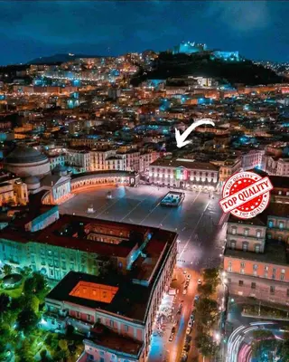 Vista generica su Napoli o vista sulla città dall'interno dell'appartamento