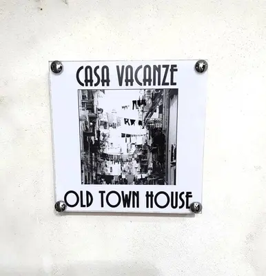 Certificato, attestato, insegna o altro documento esposto da Old Town House apartment