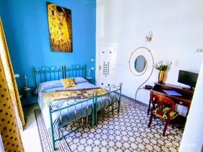Letto o letti in una camera di Napoli naif