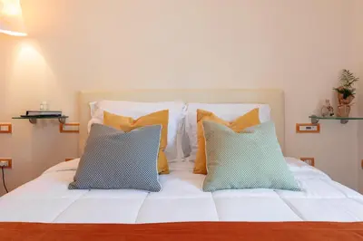 Letto o letti in una camera di Spazio Napoletano by Dimorra