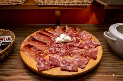 Cibo presso l'hotel o nelle vicinanze