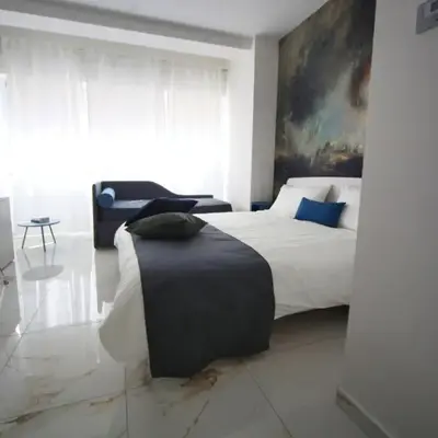 Be Coloured - Boutique Art Rooms in Naples