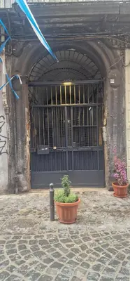 Facciata o entrata di Tribunali Platamon