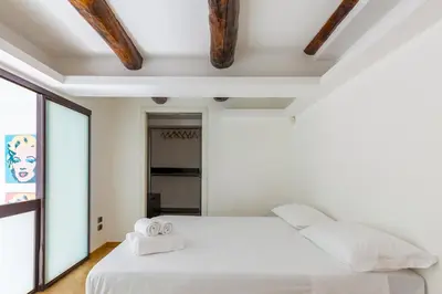 Letto o letti in una camera di Design & Studio Duplex at National Museum