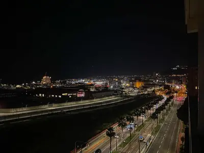 Vista generica su Napoli o vista sulla città dall'interno dell'affittacamere