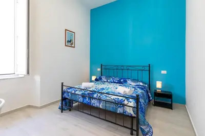 Letto o letti in una camera di MY BRILLIANT HOME WITH JACUZZI 2 STEPS FROM St TOLEDO