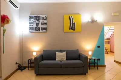 Area soggiorno di COLORED HOUSE UNTIL 7 PEOPLE ABOVE SqPLEBISCITO