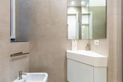 Bagno di Cozy Studio in Chiaia district by Wonderful Italy