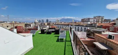 Vista generica su Napoli o vista sulla città dall'interno dell'appartamento