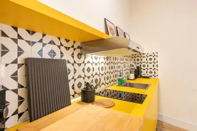Cucina o angolo cottura di The Idyll Boutique apartment - Suite in Napoli's Spanish Quarters