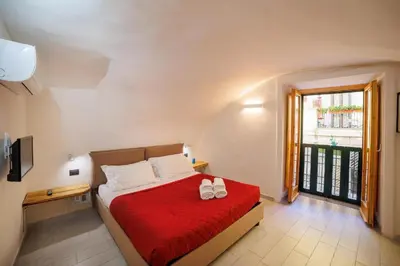Letto o letti in una camera di LegnoSuites 3 rooms 3 bathrooms Group and Family By HouseinNaples